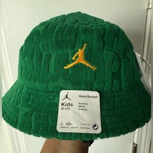 Nike Fuel Up, Cool Down Bucket Hat for big kids. 8-20 one size.